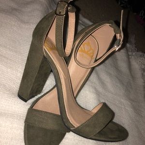 SIZE 7 olive green suede heels